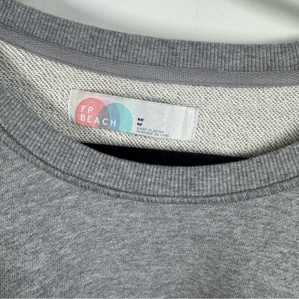 Free People Beach Grey Ruffle Sleeve Sweatshirt Top Size M Casual Cozy Pullover - Picture 4 of 11